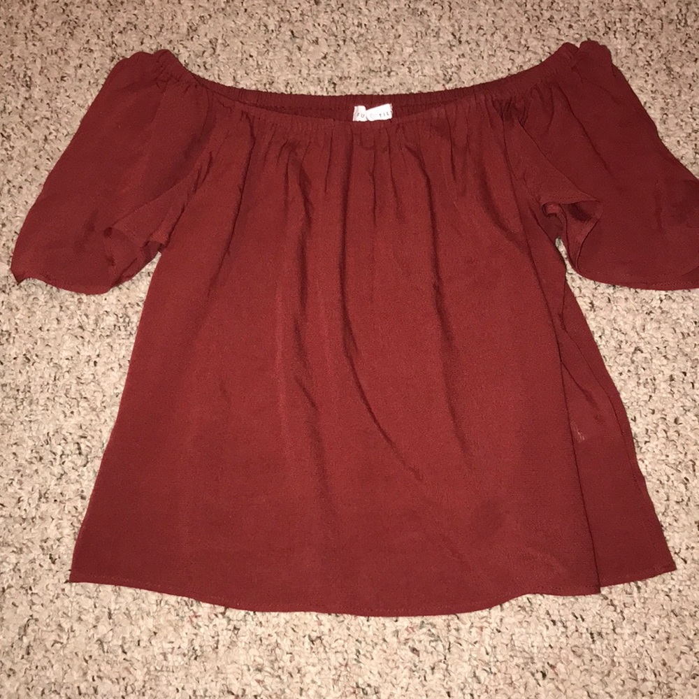 meduim burgundy off the shoulder full tilt top